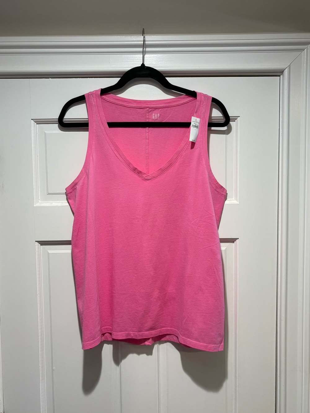 NWT GAP Large Women’s Bright Pink V-Neck Tank Top